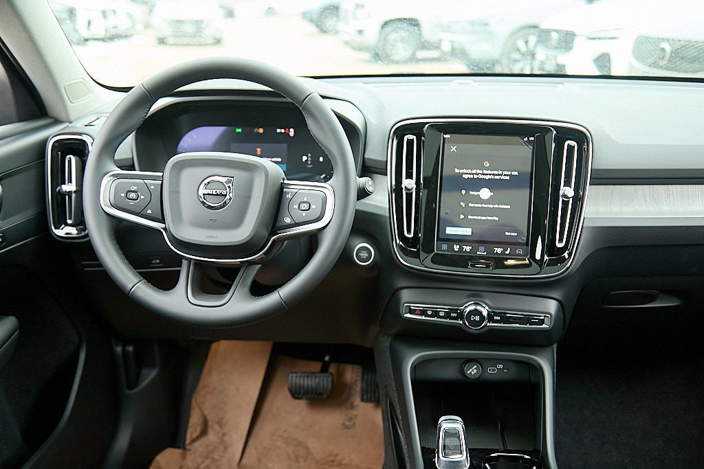 2026 VOLVO XC40 - Image 23