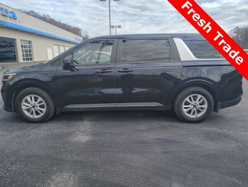 2024 Kia Carnival LX photo 3