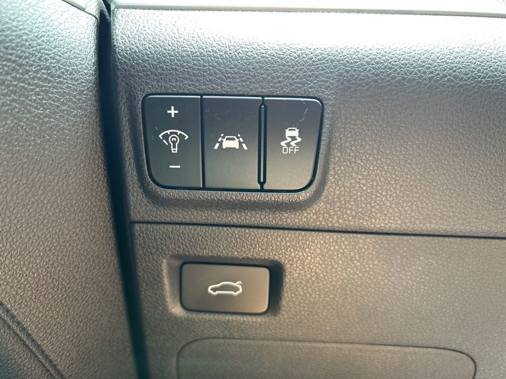 2022 Kia K5 GT-Line photo 24