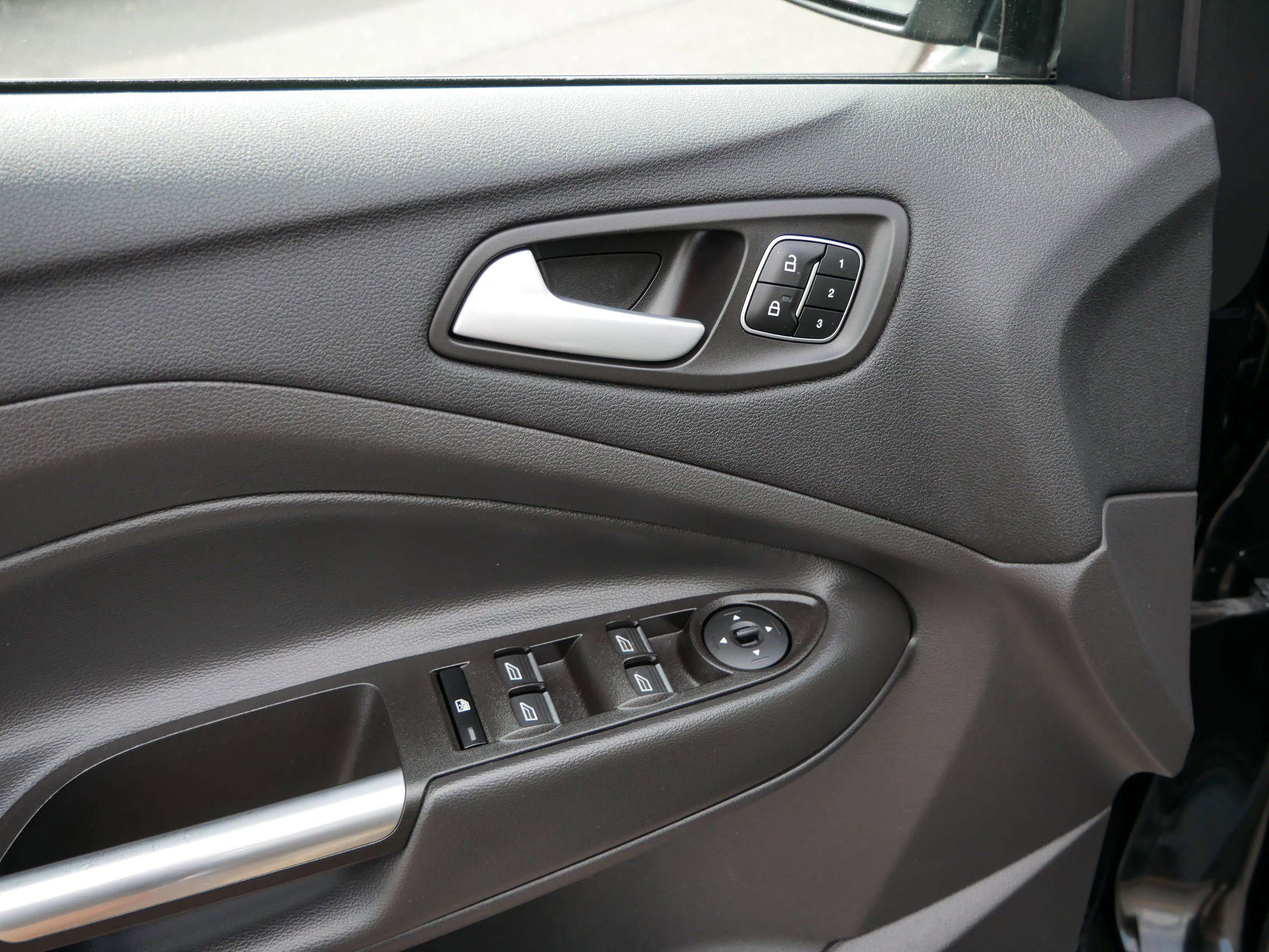 2017 Ford Escape Titanium photo 18