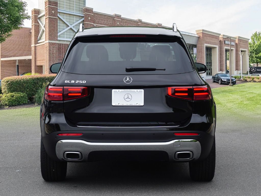 2025 Mercedes Benz GLB 250 photo 4