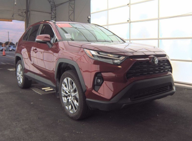 2024 Toyota RAV4 XLE Premium photo 3