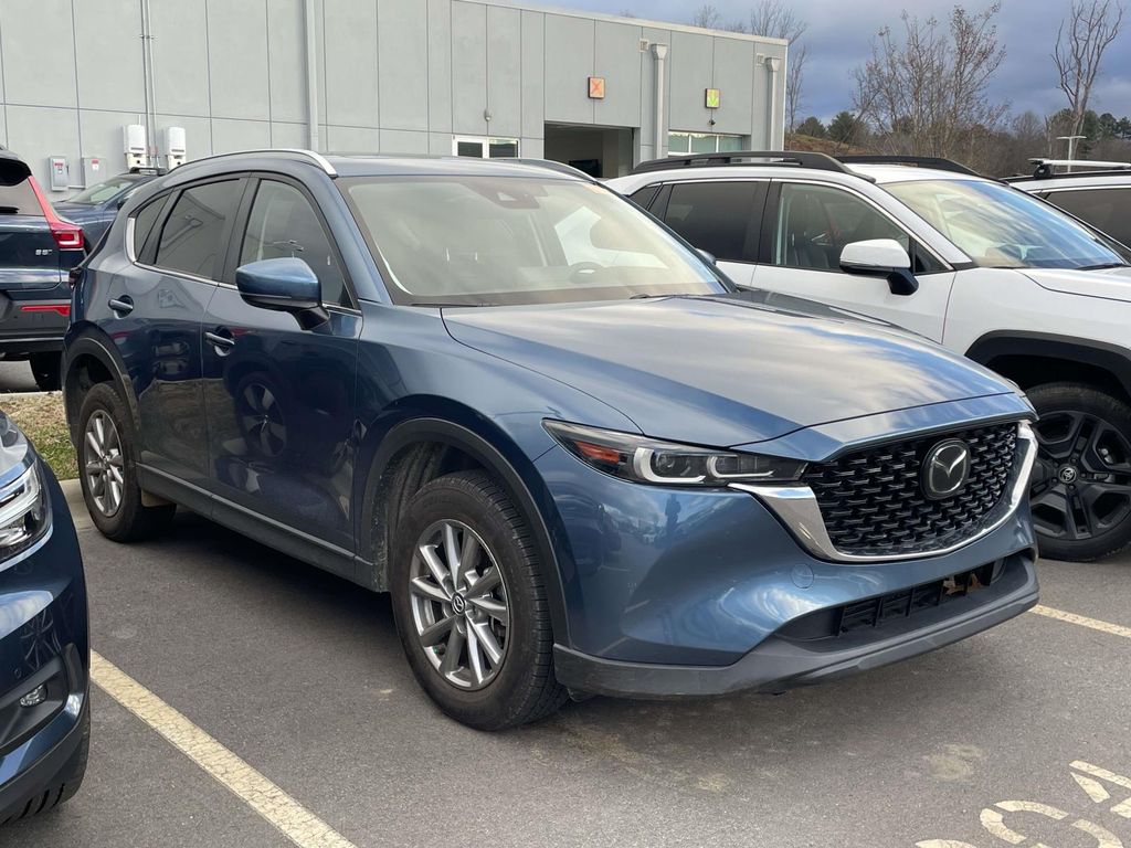 2022 Mazda CX-5 S Preferred package's photo