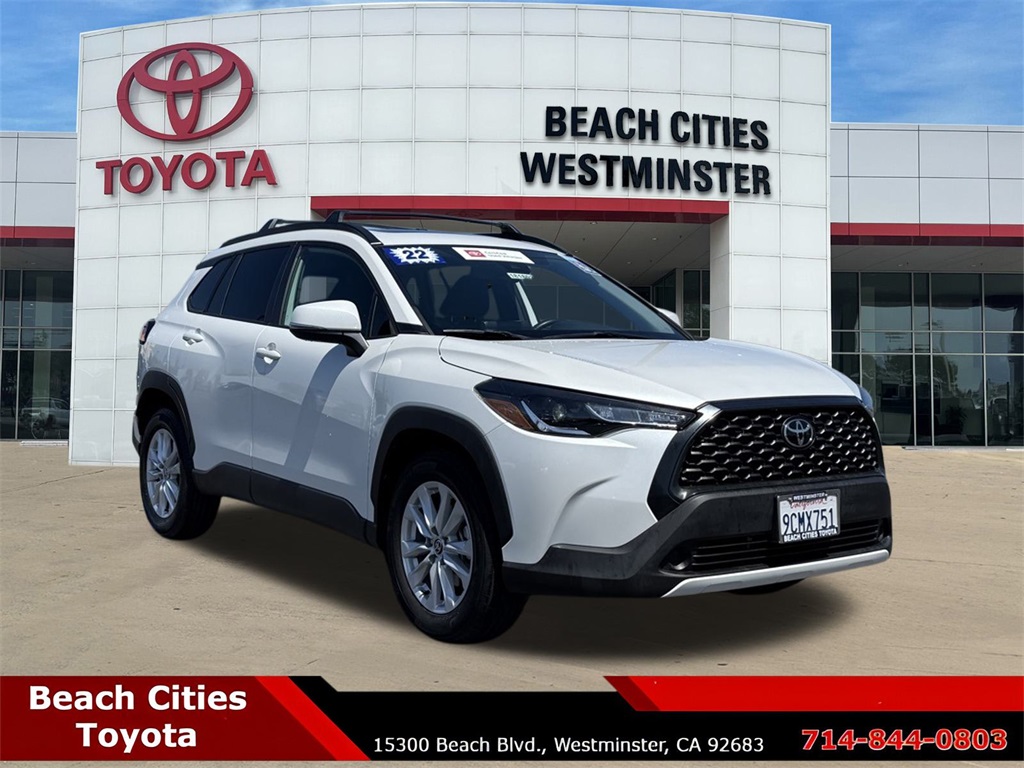 2022 Toyota Corolla Cross LE photo 2