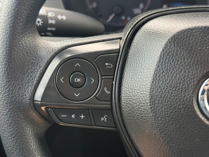 2025 Toyota Corolla LE photo 18