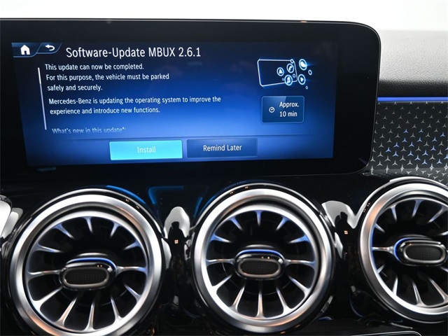 2024 Mercedes Benz GLB 250 photo 4