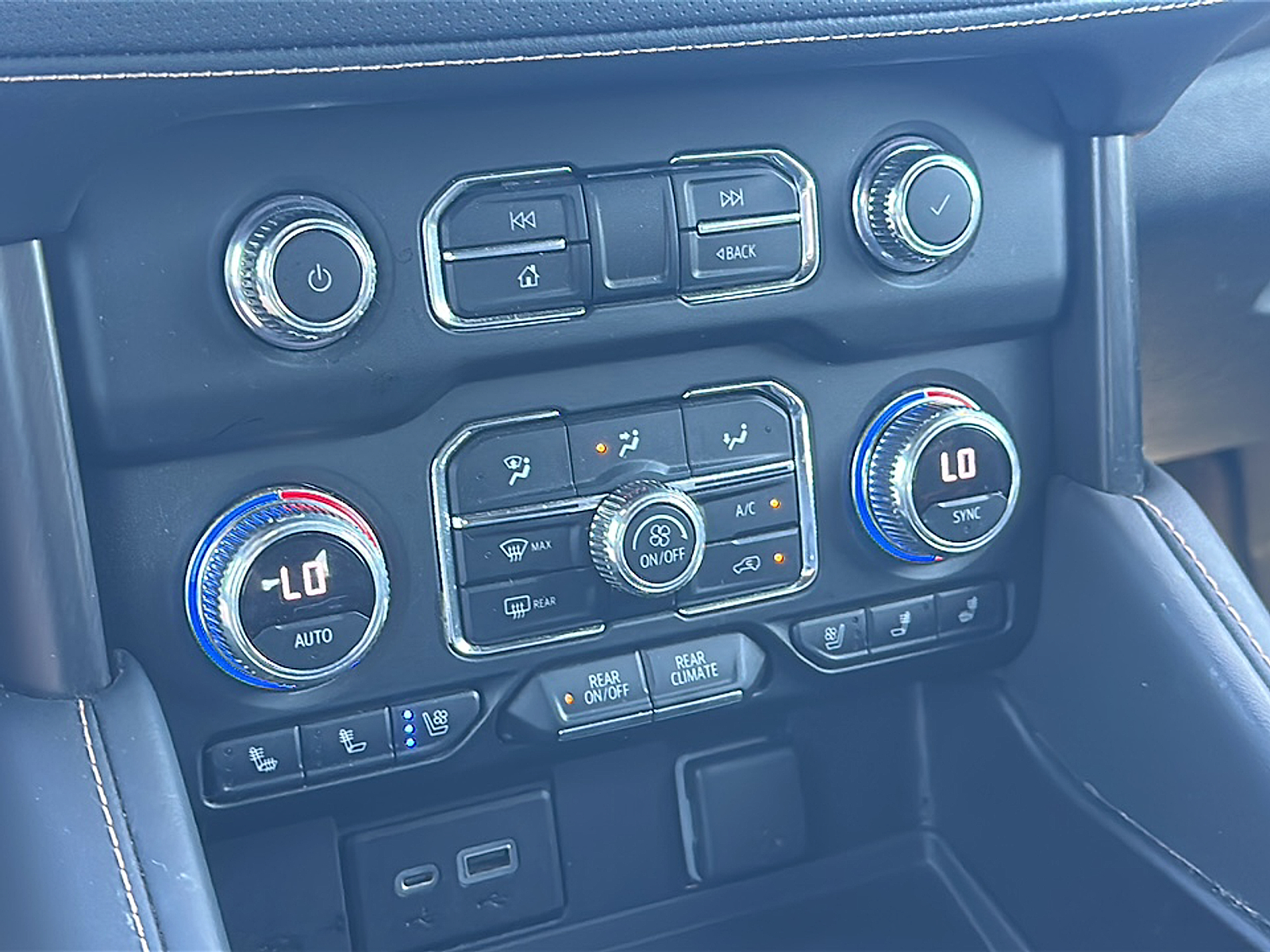 2022 Gmc Yukon AT4 photo 11