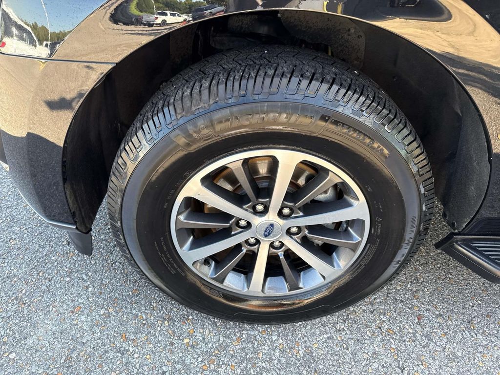 2019 Ford Expedition XLT photo 4