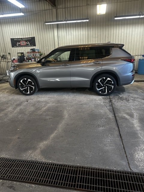 2023 Mitsubishi Outlander SEL photo 4