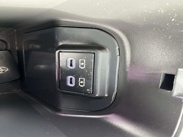 2023 Toyota RAV4 XLE photo 30