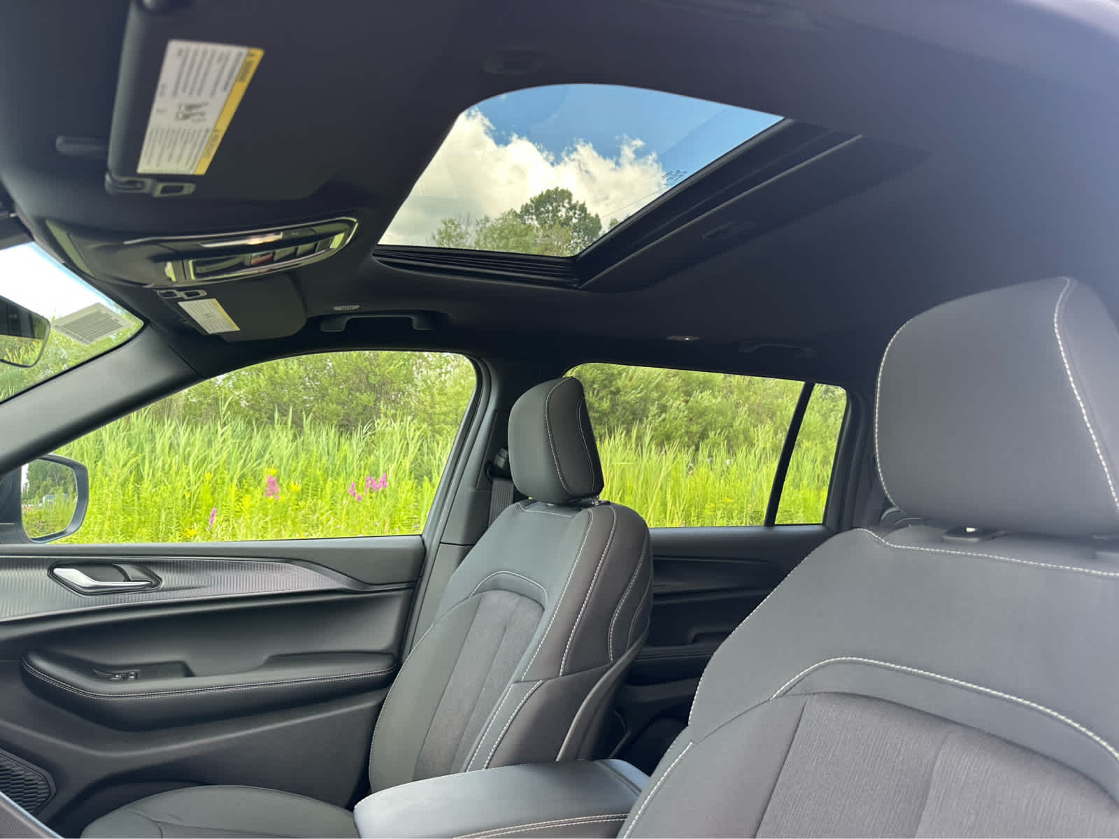 2025 Jeep Grand Cherokee Laredo X photo 18