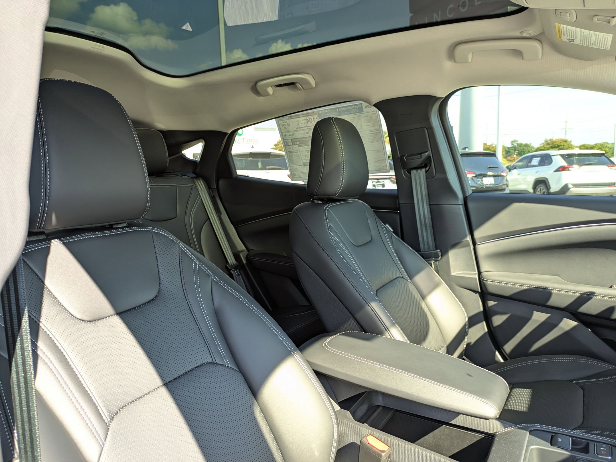 2025 Ford Mustang Mach-E Premium photo 33