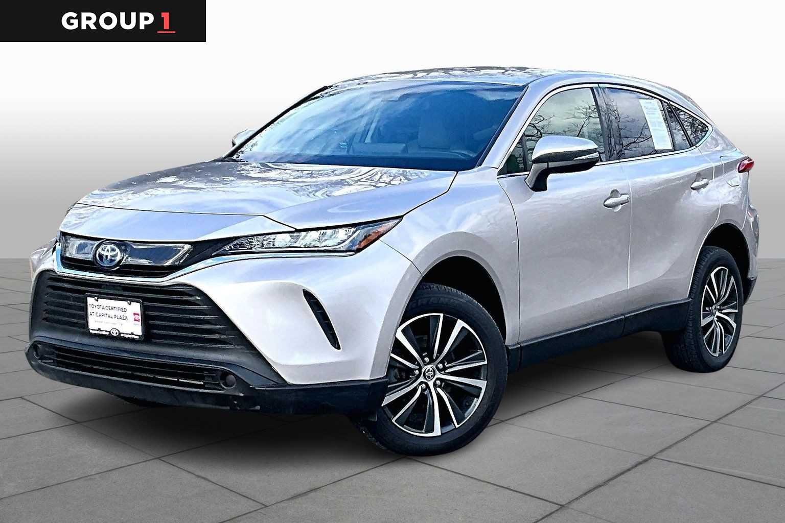 2022 Toyota Venza LE's photo