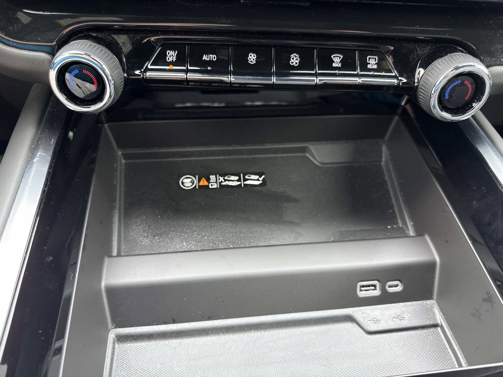 2025 Chevrolet Suburban Z71 photo 23