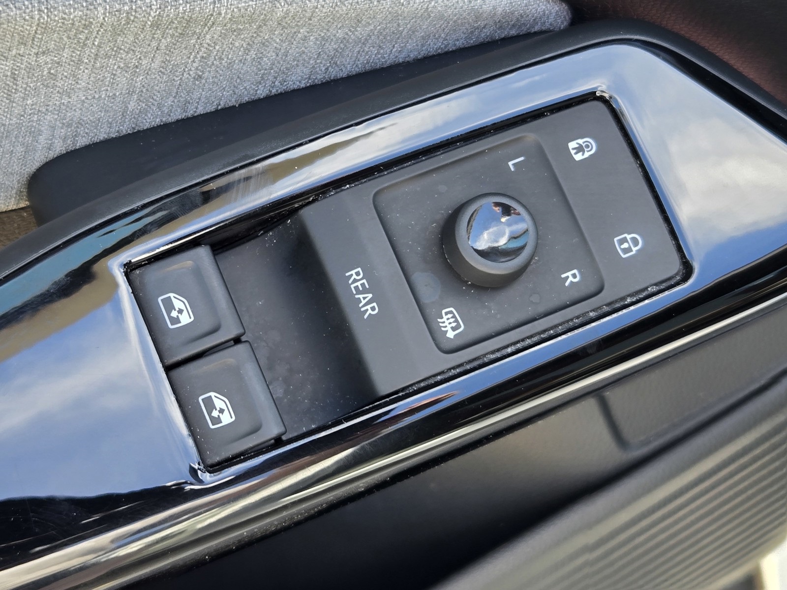 2023 Volkswagen ID.4 Pro photo 15