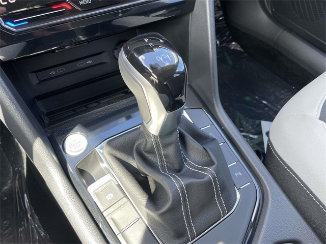 2025 Volkswagen Taos SE photo 19