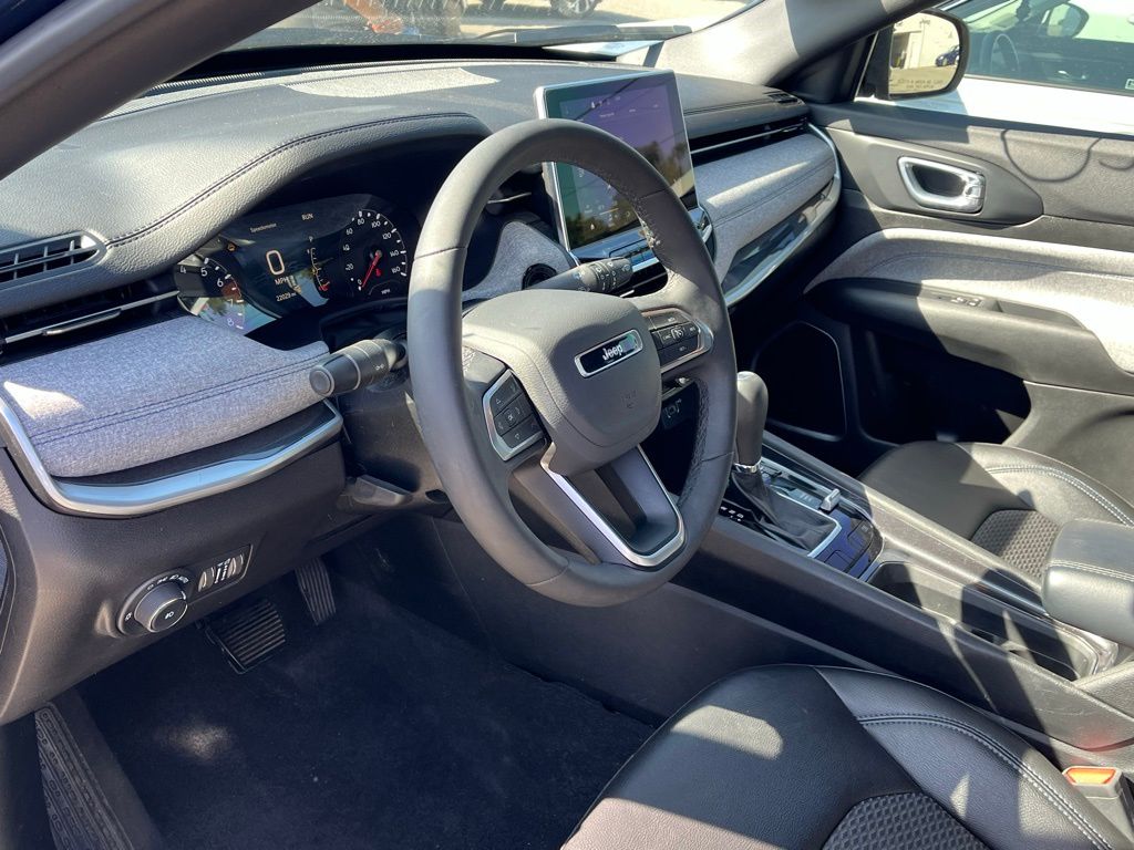 2024 Jeep Compass Latitude photo 4