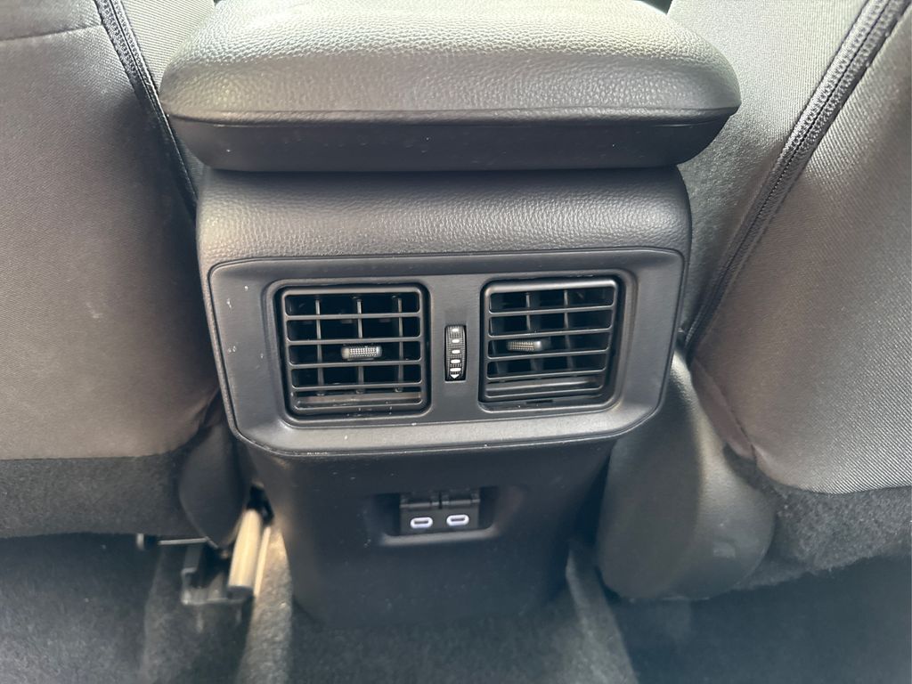 2025 Toyota RAV4 XLE photo 28