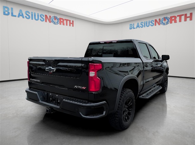 2025 Chevrolet Silverado 1500 ZR2 photo 2