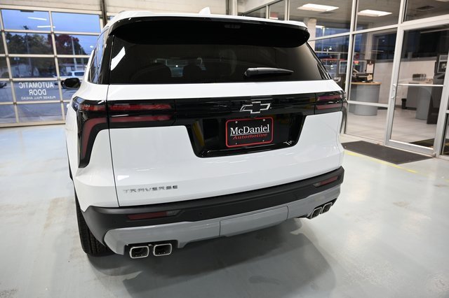 2026 Chevrolet Traverse photo 3