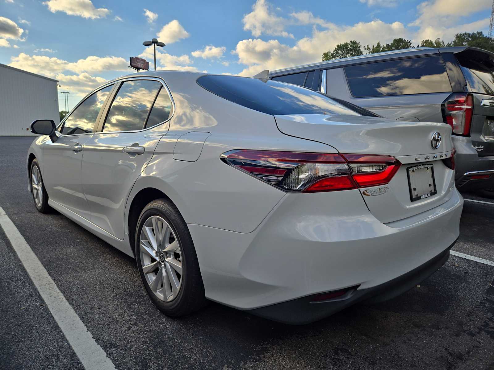 2023 Toyota Camry LE photo 4