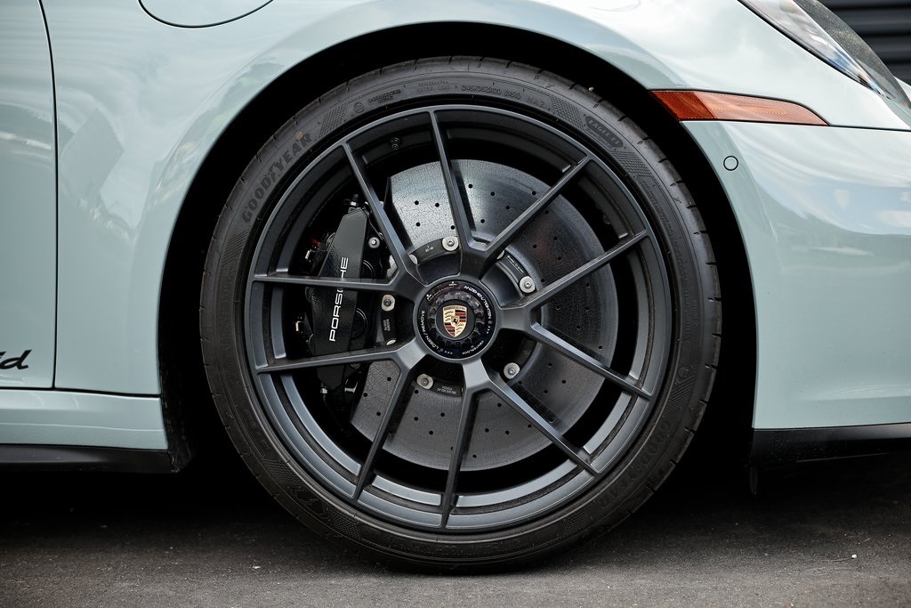 2025 Porsche 911 GTS photo 41