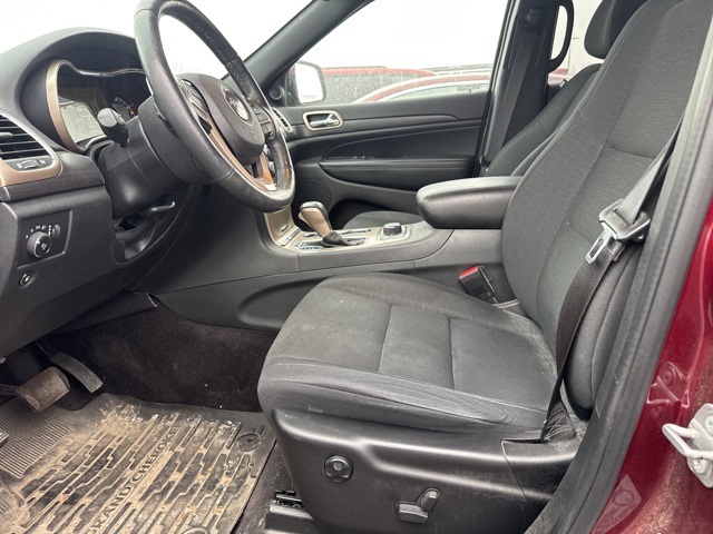 2017 Jeep Grand Cherokee Laredo photo 2