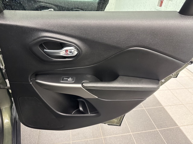 2021 Jeep Cherokee Latitude Lux photo 10