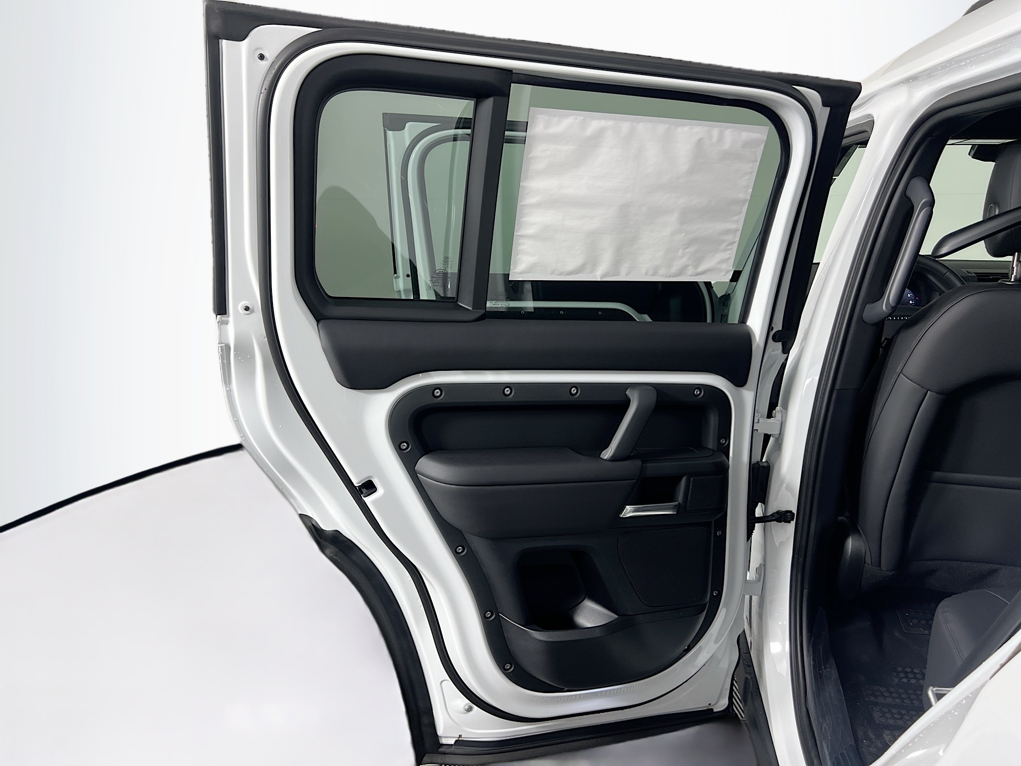 2025 Land Rover Defender 110 S photo 14