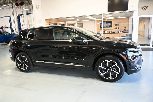 2025 Chevrolet Equinox EV 1LT photo 2