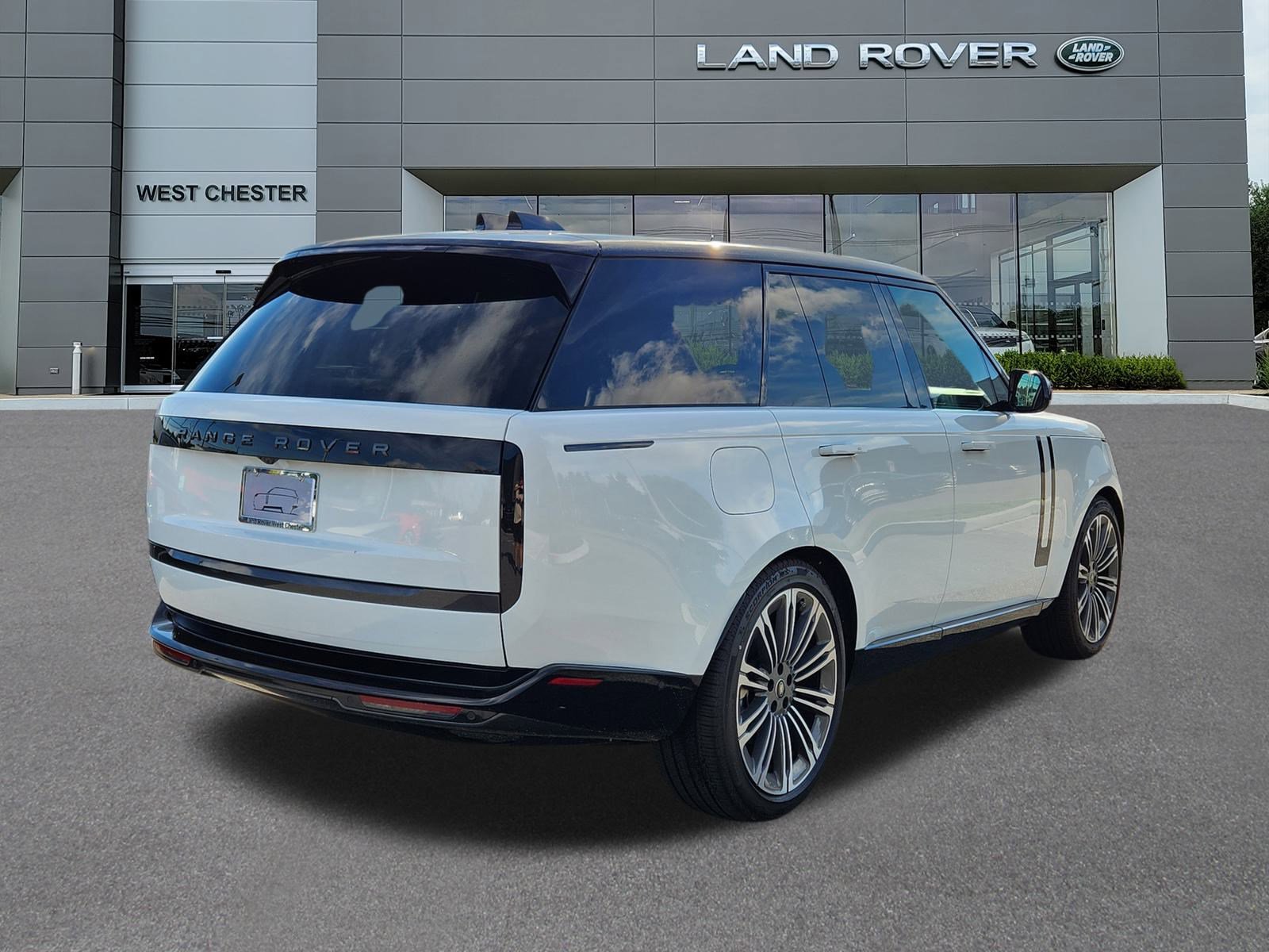 2025 Land Rover Range Rover SE photo 4