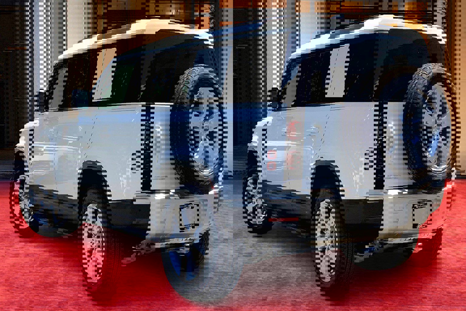 2025 Land Rover Defender 110 S photo 2