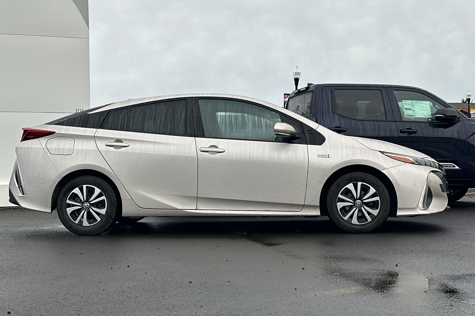 2019 Toyota Prius Prime Plus photo 2