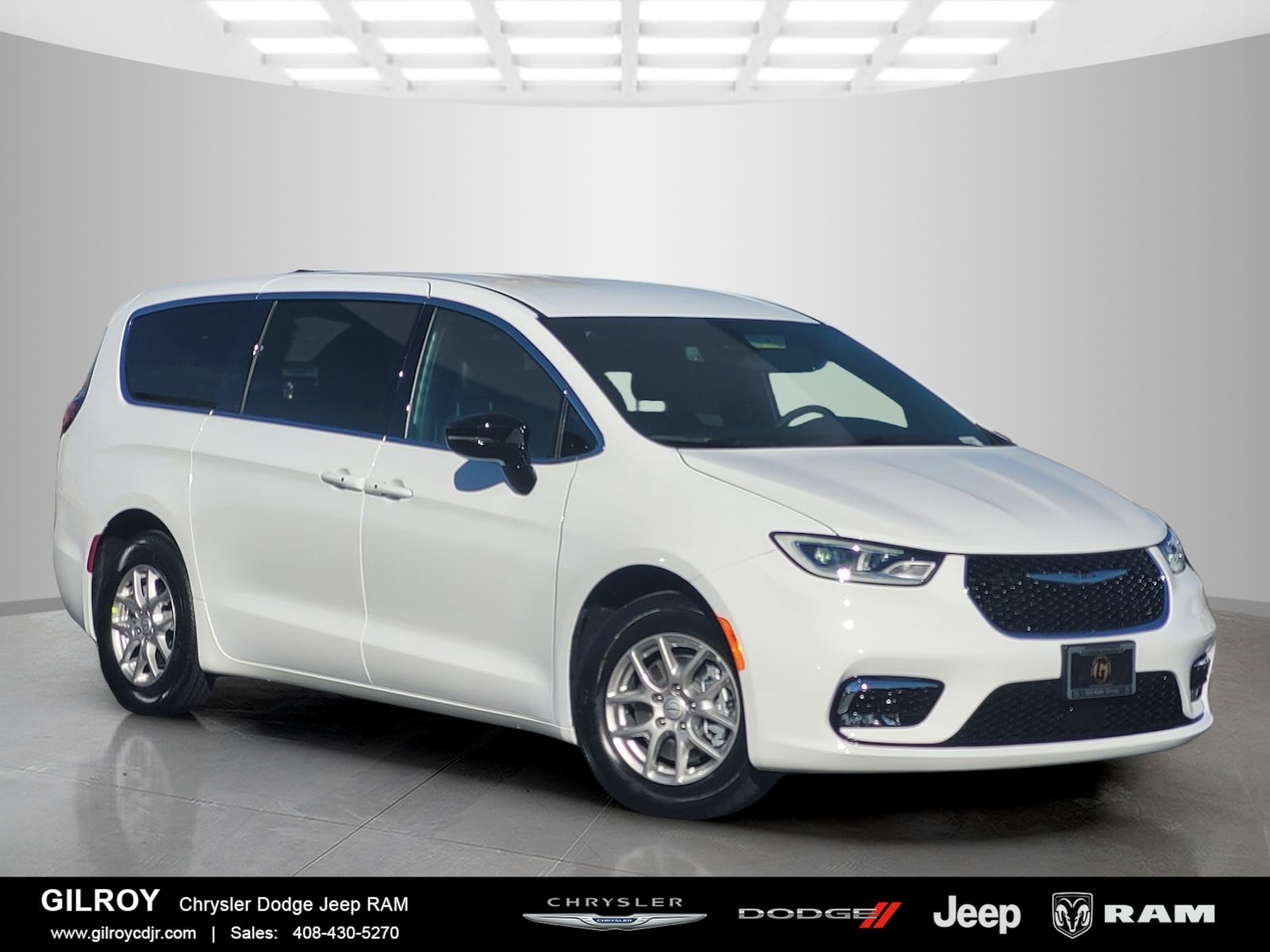 2026 Chrysler Pacifica Select's photo