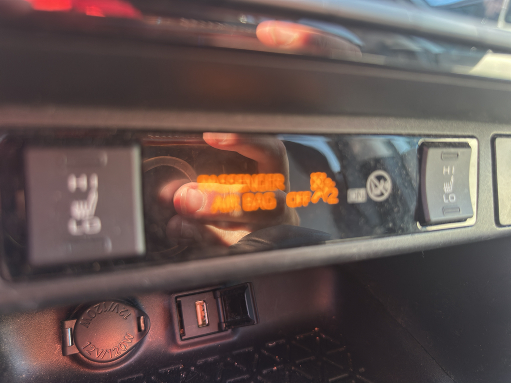 2021 Toyota RAV4 Hybrid XLE photo 11