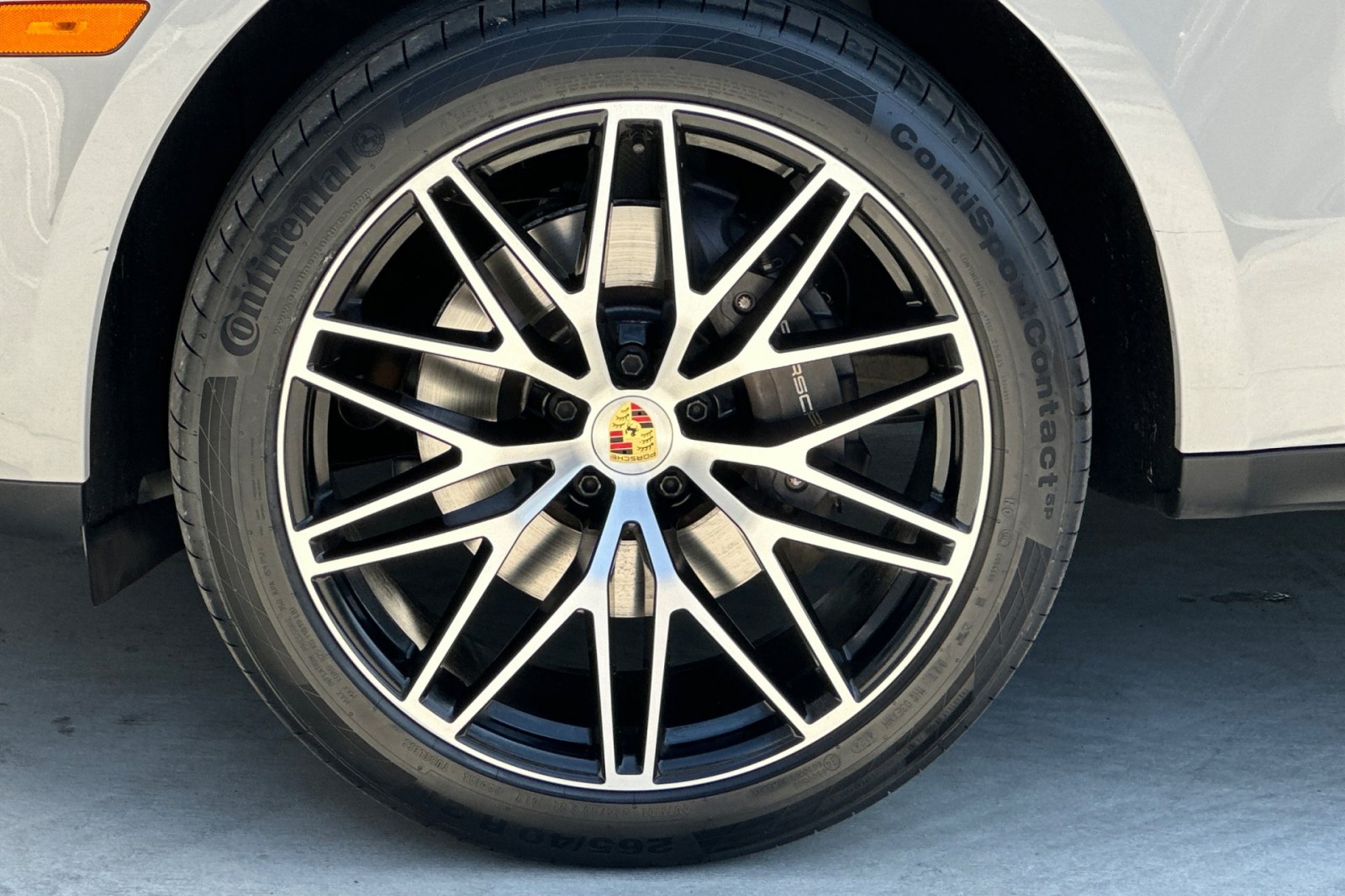2023 Porsche Macan T photo 35