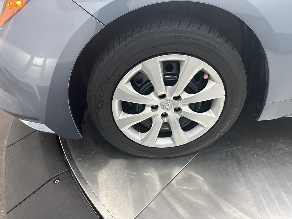 2022 Toyota Corolla LE photo 28