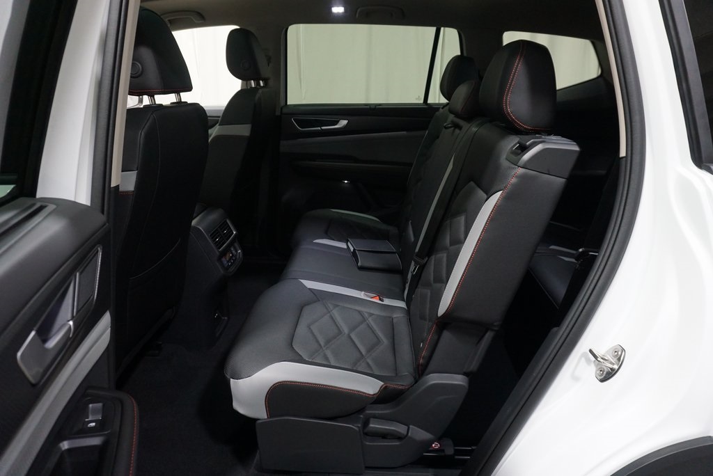 2025 Volkswagen Atlas Peak Edition SE photo 13