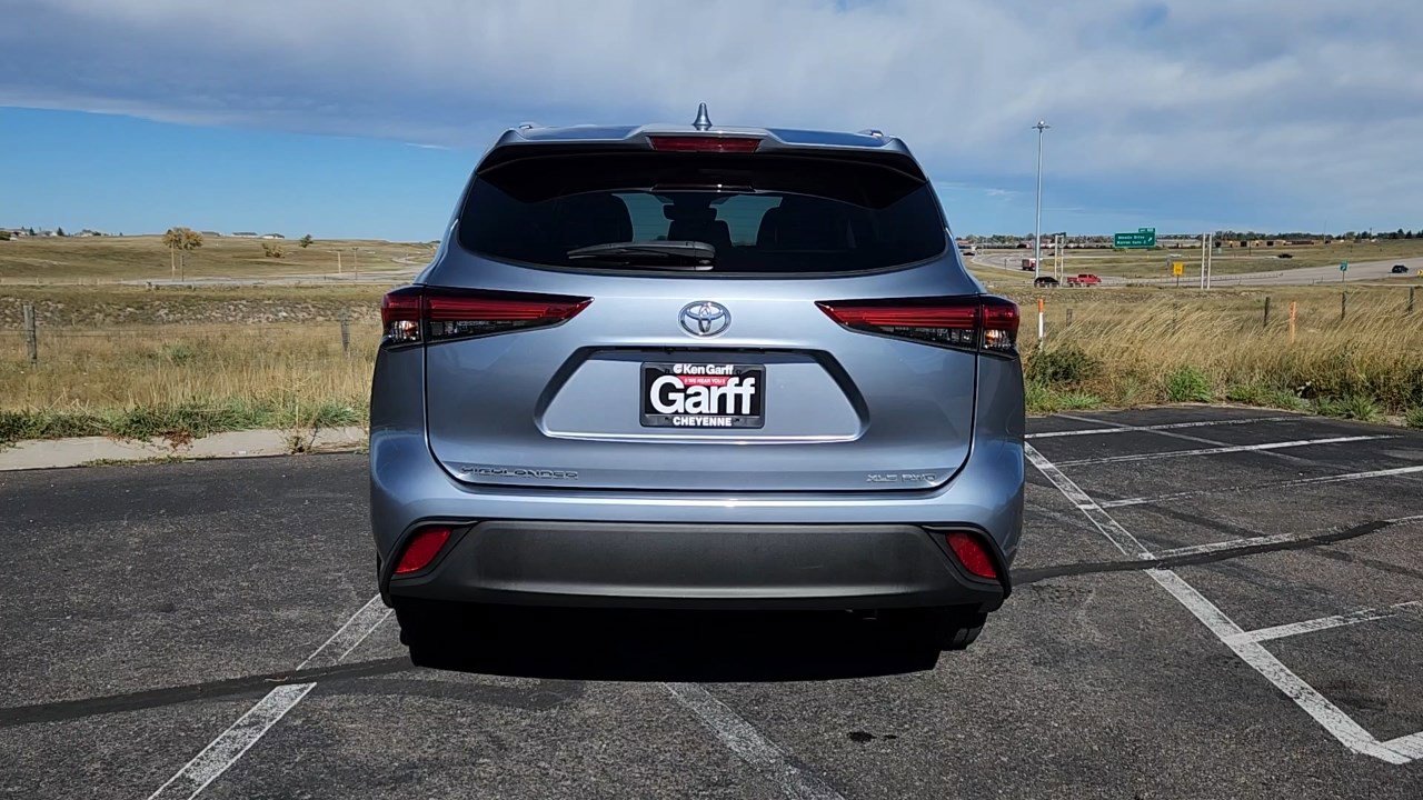2020 Toyota Highlander XLE photo 16