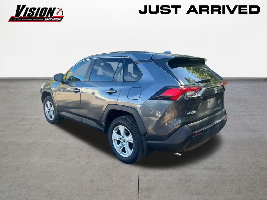 2019 Toyota RAV4 XLE photo 3