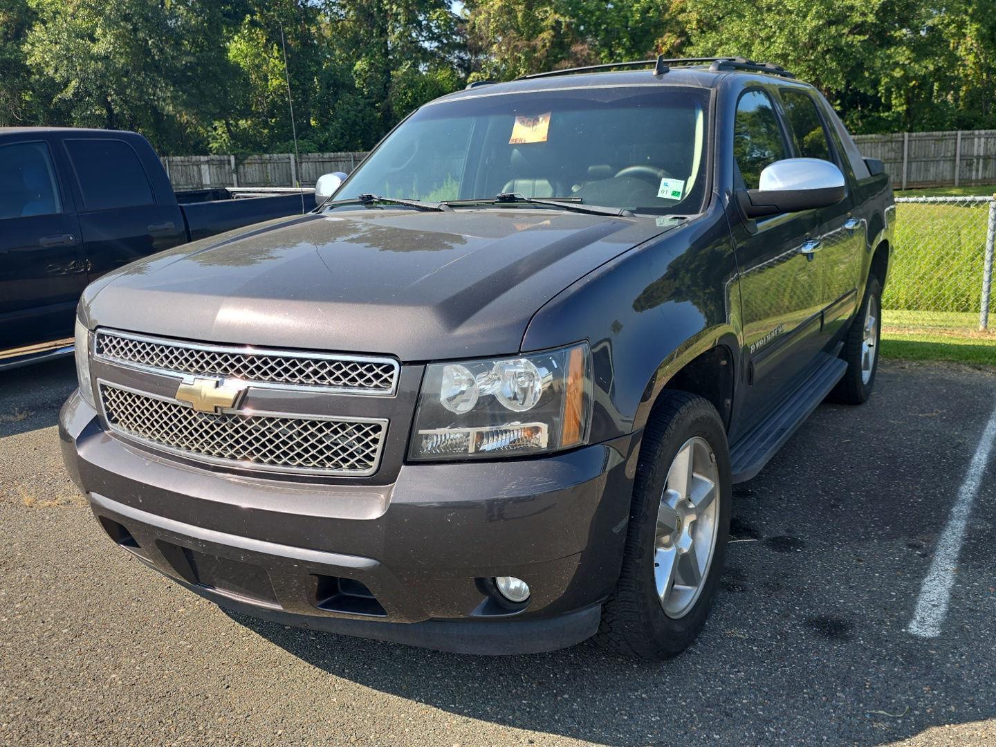 2011 Chevrolet Avalanche LS photo 6