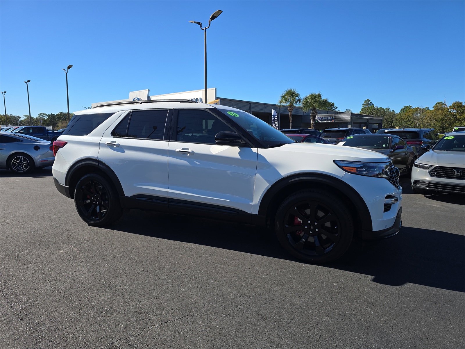 2023 Ford Explorer ST photo 2