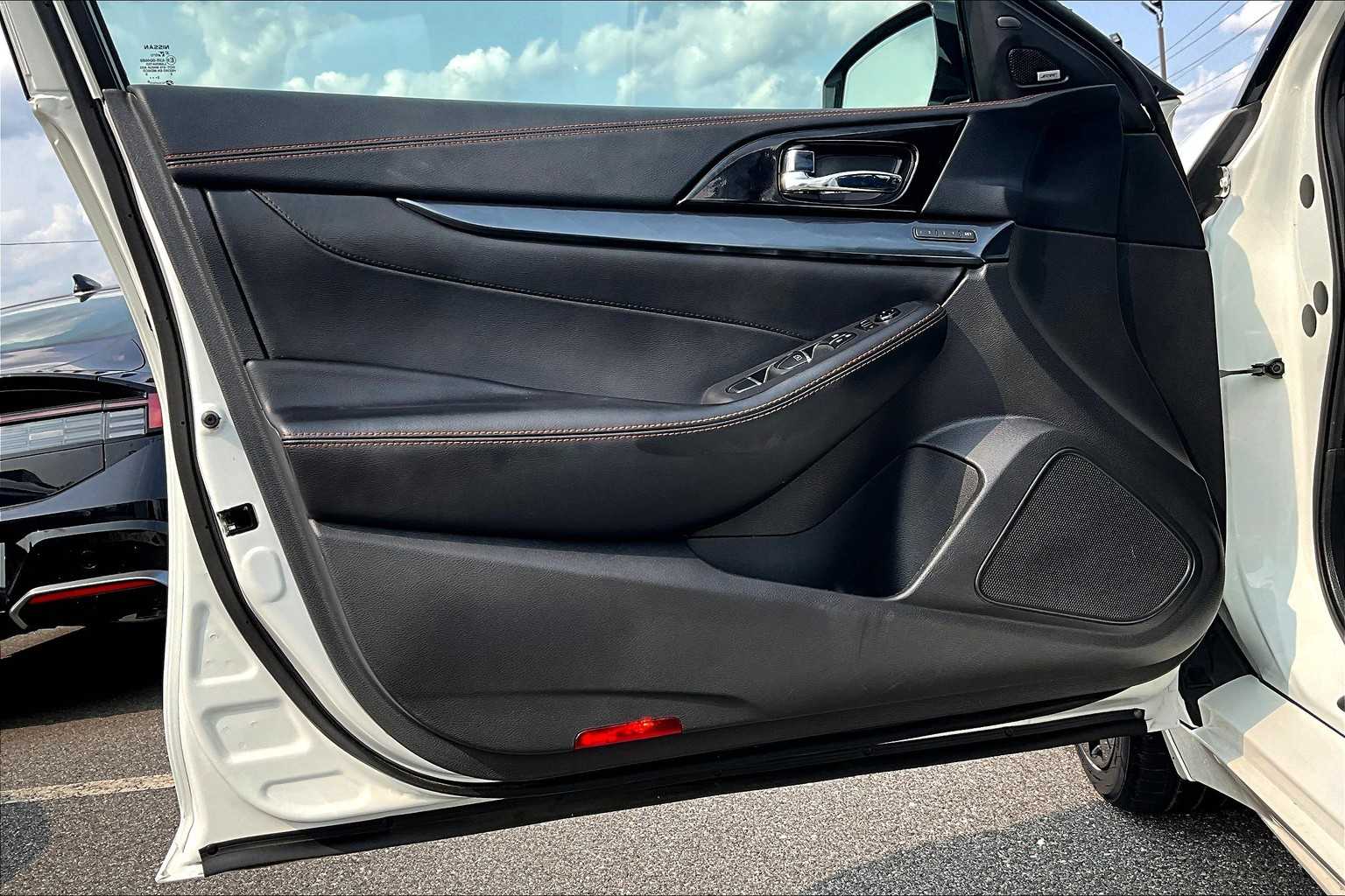 2023 Nissan Maxima SR photo 20