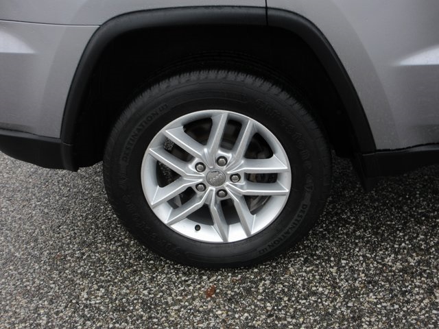 2017 Jeep Grand Cherokee Laredo photo 2