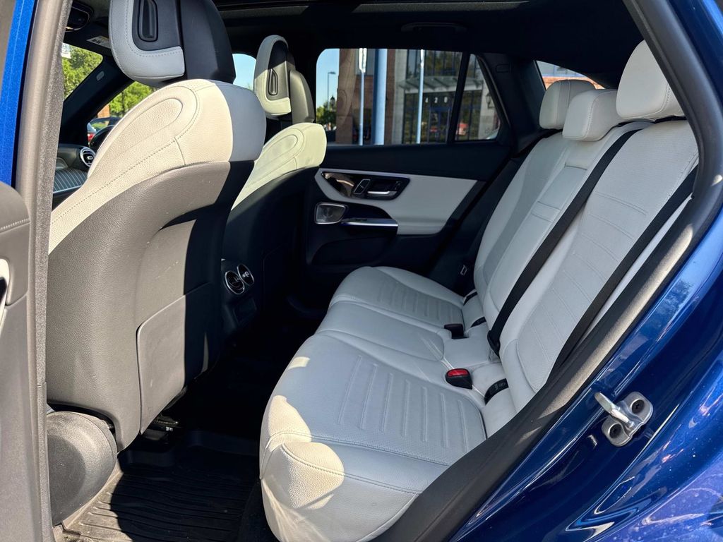 2023 Mercedes Benz GLC 300 4MATIC photo 11