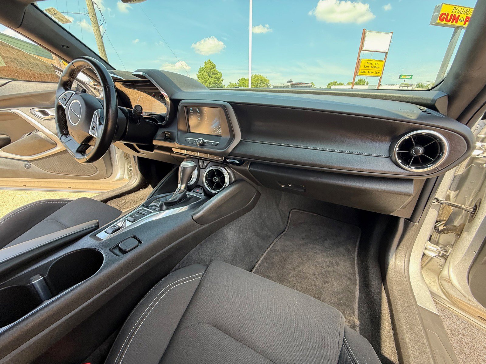 2018 Chevrolet Camaro 1LS 1LT photo 17