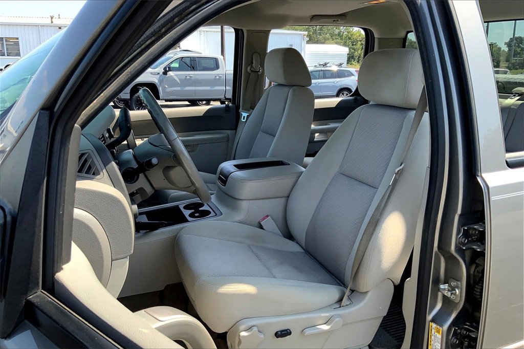 2013 Chevrolet Silverado 2500HD LT photo 24
