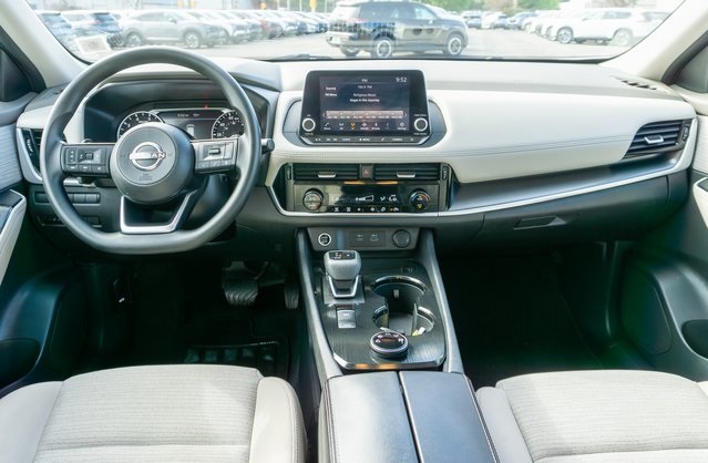 2022 Nissan Rogue SV photo 8