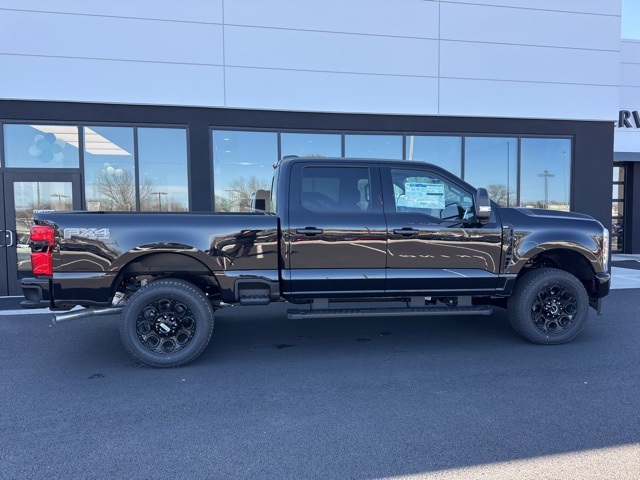2025 Ford F-350 XLT photo 2