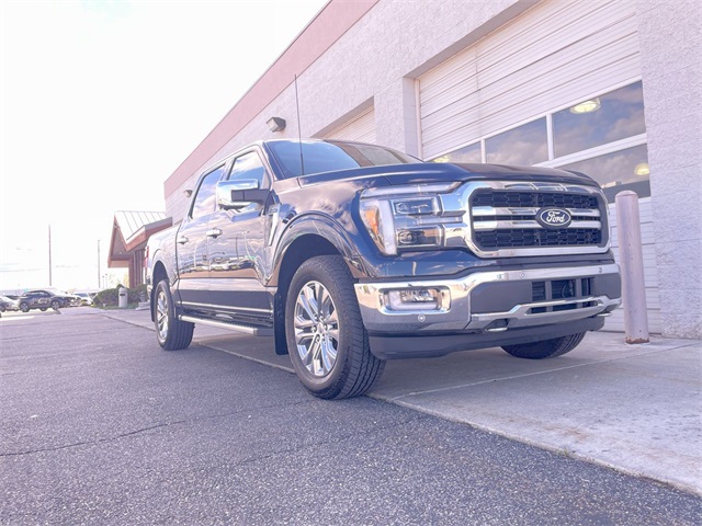 2024 Ford F-150 Lariat photo 2